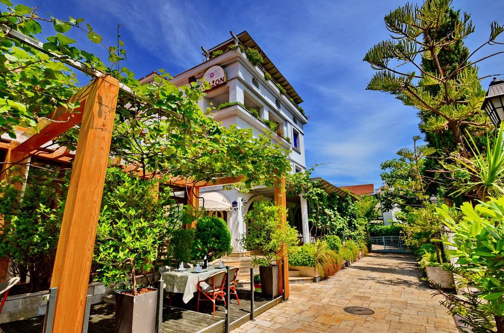 Villa Velzon Guesthouse บุดวา ภายนอก รูปภาพ