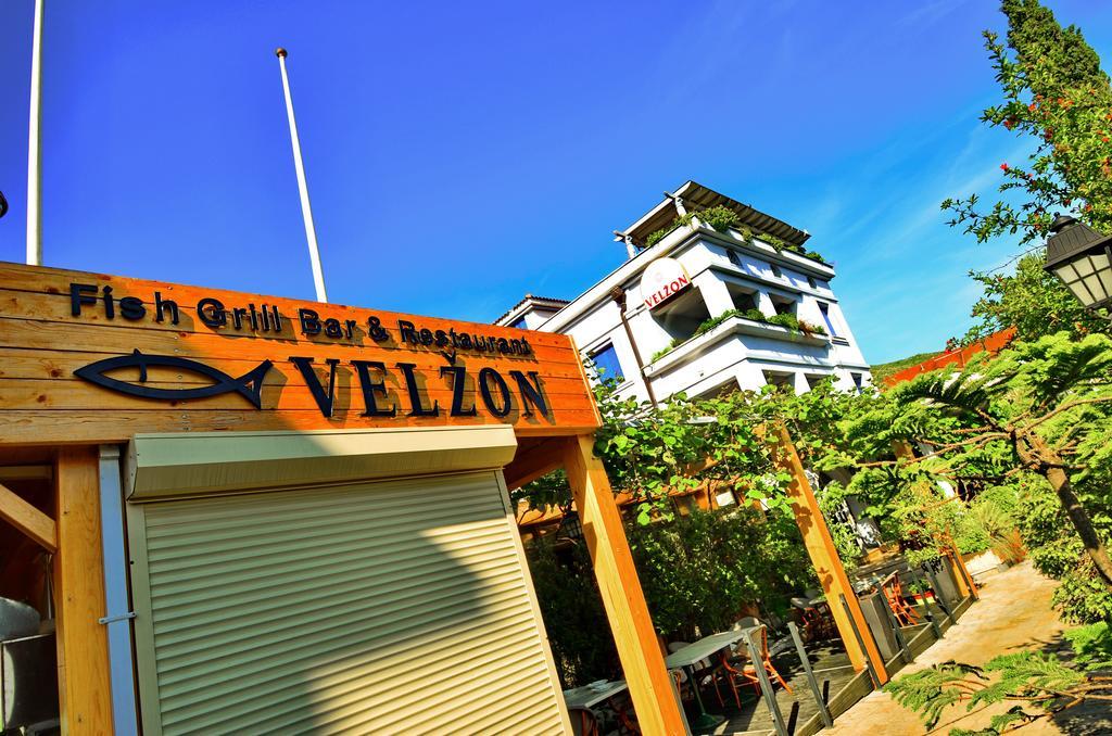 Villa Velzon Guesthouse บุดวา ภายนอก รูปภาพ